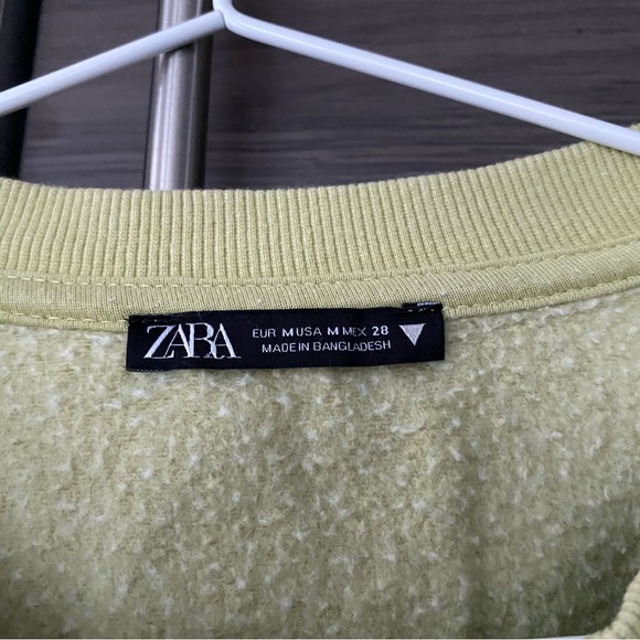 ✨FREE✨ Zara Lime Green Sweatshirt - Picture 3 of 4